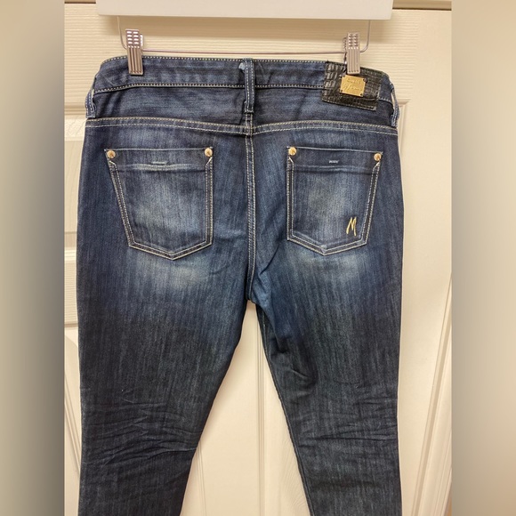 Guess By Mariciano Blue Butted Jean 👖
•Great condition - Picture 4 of 6
